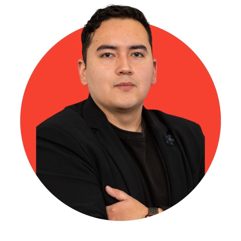 Portrait photo of Roberto Corro, Digital Innovation & Growth Consultant.