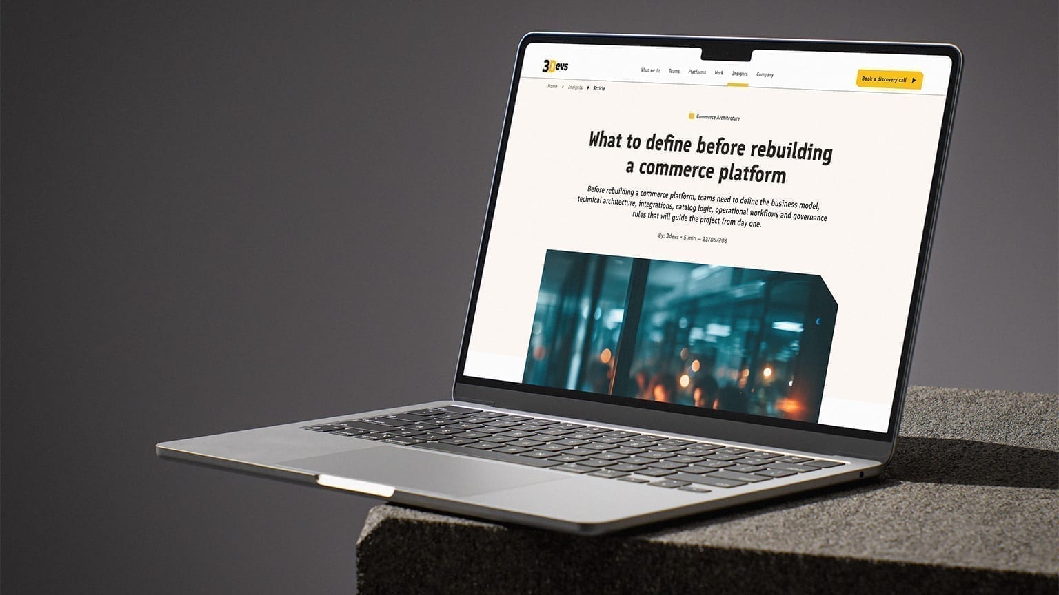 3Devs commerce architecture article on a laptop.