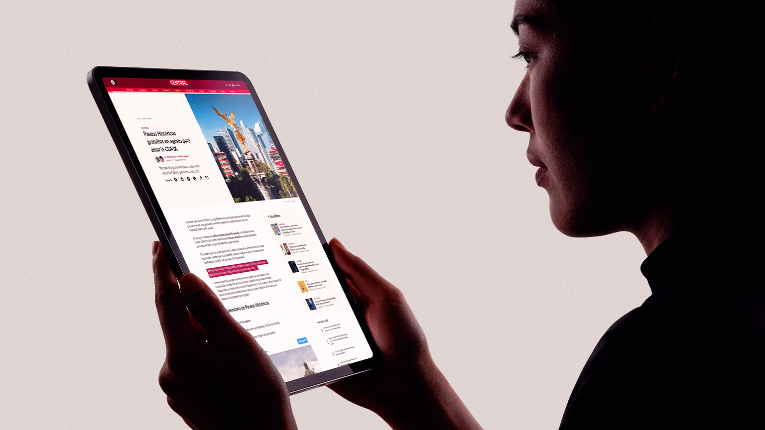 Tablet showing a Revista Central article page.